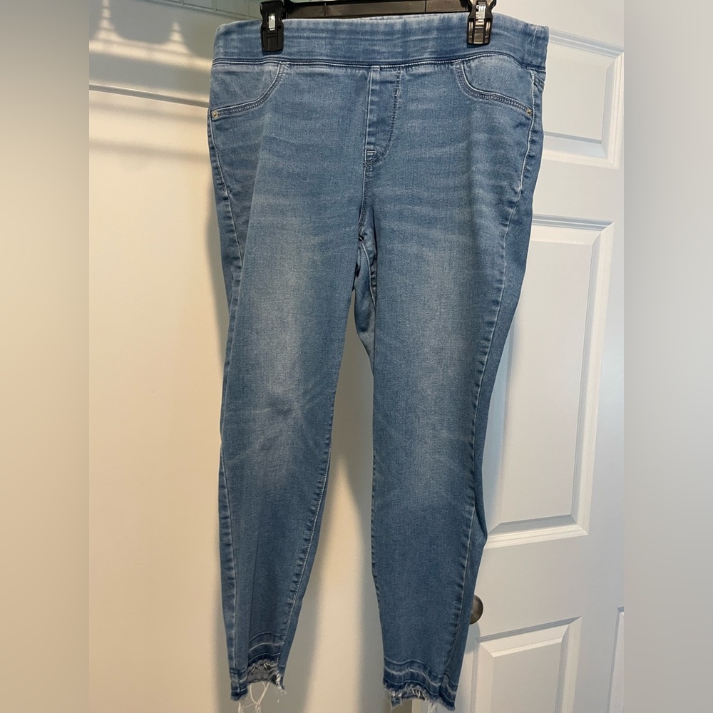 Old Navy Rockstar cutoff pull on jeggings. Size 14.